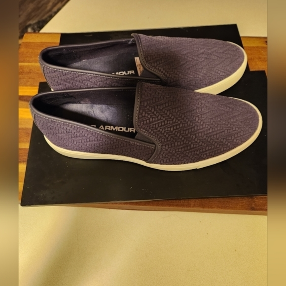Under Armour slip on sneakers‎